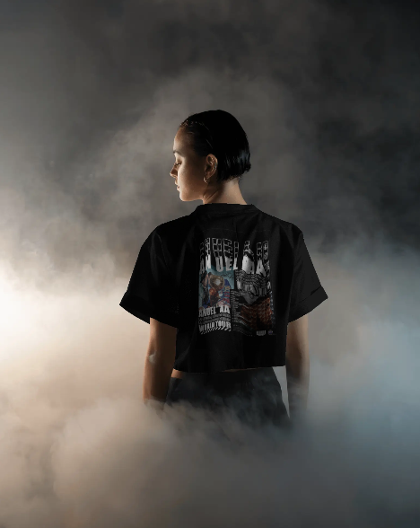 Oversize Poster1 Negro Espalda Mujer